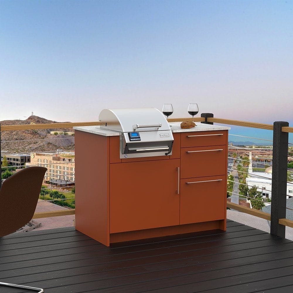 This grill comes with a removable warming rack and drip tray making cleaning up a breeze.&nbsp;